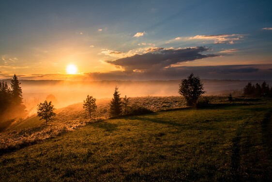Fotografové nejraději fotí první a poslední hodinu, kdy svítí slunce. Jak této denní době říkají?