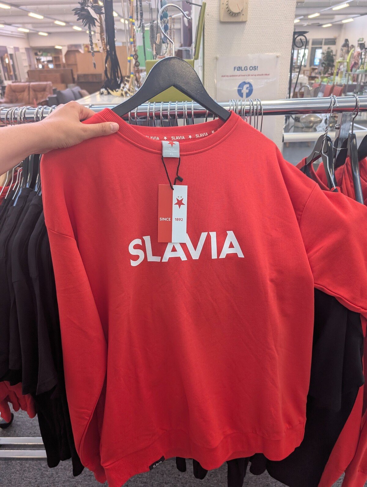 Fungl nový slávistický merch uprostřed Dánska? Jop, i ty jsou nákupy z druhé ruky ve Skandinávii.