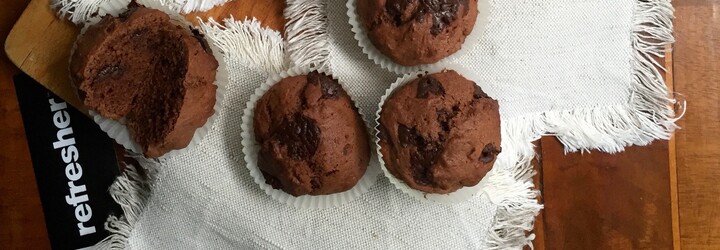 REFRESHER recept: Čokoládové muffiny, které potěší jak k snídani, tak i k odpolední kávě