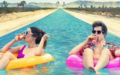 Palm Springs je obrovský hit. Jeden z najlepších filmov roka trhá rekordy na Hulu.
