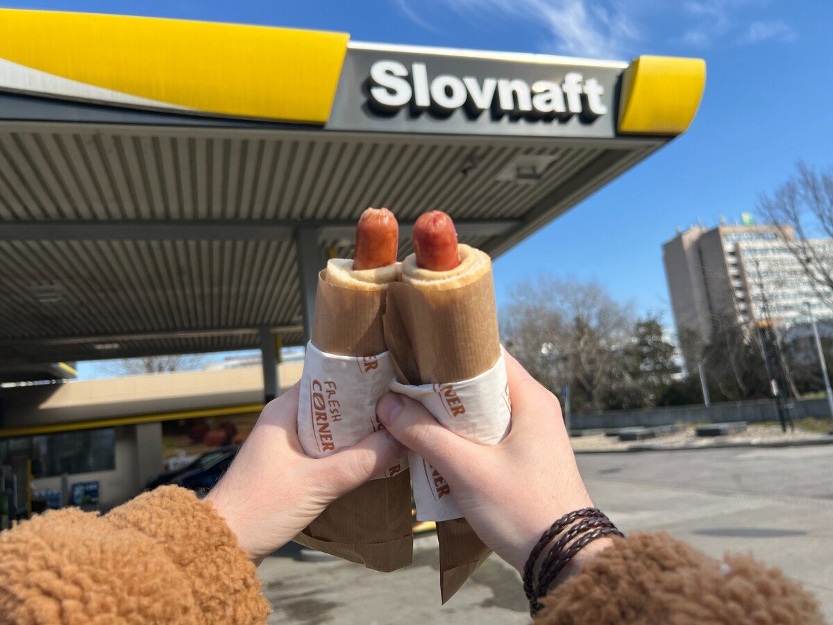 Hot-dogy z čerpacej stanice Slovnaft.