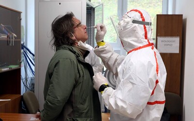 Na Slovensku zomrelo na koronavírus ďalších 6 pacientov. V Bardejove a na Orave sa dnes testovalo výrazne menej.