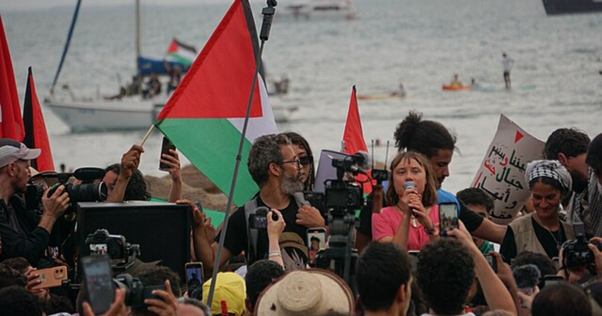 Izrael zadržel 450 lidí včetně Češky. Zatímco Itálie chystá celostátní stávku, česká média se vysmívají