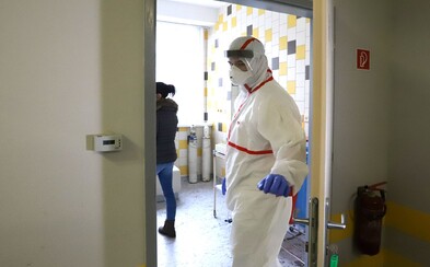 5 Čechů s koronavirem je v těžkém stavu. Jeden na mimotělním oběhu 5 Čechů s koronavirem je v těžkém stavu. Jeden na mimotělním oběhu