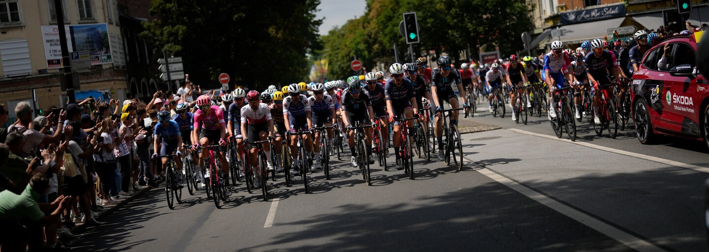 5. etapa Tour de France: víťazom záverečného špurtu Clarke z úniku. Pád Sagana s van Aertom, ktorý si napokon udržal žltý dres