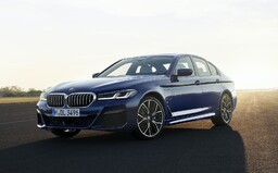 Pětkové BMW má po faceliftu ostřejší tvary, modernější techniku a elektrifikované motory
