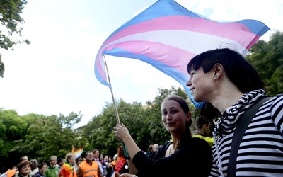 5 mýtov, ktoré politici šíria o transrodových ľuďoch. Zrejme ich budeš často počuť pred voľbami