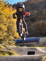 5-ročný Lucas robí na bicykli adrenalínové skoky. Je z neho hviezda Instagramu, otec ho pripravuje na ešte väčšie výzvy