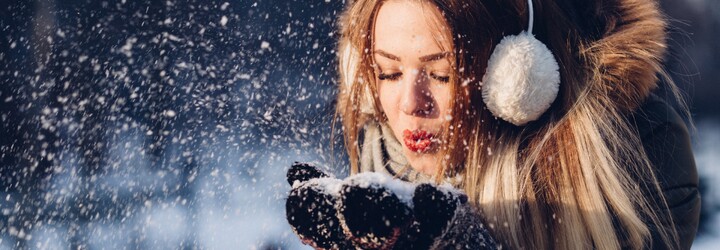 5 tipů, jak v zimě pečovat o pleť: Víš, že i během chladných měsíců ji ohrožuje UV záření?