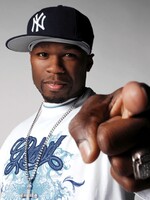 50 Cent: ako 12-ročný predával crack. Deväťkrát ho postrelili, lebo nahneval miestny gang. Guľku schytal aj do tváre