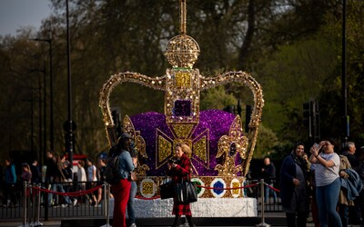 50 odstínů zlaté: Podívej se, co si Karel III. obleče na korunovaci
