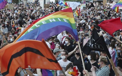 50 velvyslanců v Polsku podepsalo otevřený dopis na podporu práv LGBT komunity