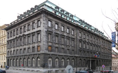 Petschkův palác v centru Prahy sloužil jako mučírna gestapa. Vězňům v něm vytrhávali vlasy a lámali prsty