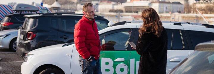 Po Bratislave jazdí párty taxikár Petr. V aute má diskosvetlá, diskogule, dá vám lízatká a vypeckuje Barbie Girl (Rozhovor)