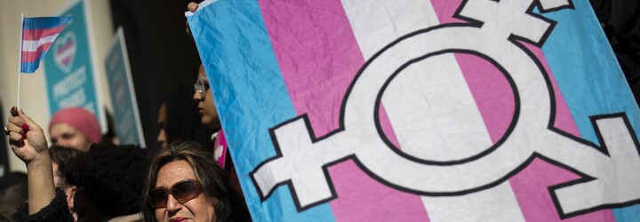 Španělsko zřejmě umožní úřední změnu pohlaví už od šestnácti let, schválili to tamní poslanci