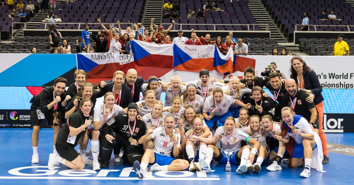 Obrovský úspěch pro český florbal! Ženský tým po 12 letech veze medaili z mistrovství světa