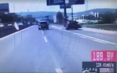 Slovák unikal policajtom rýchlosťou 200 km/h, driftoval a kľučkoval medzi autami. Video zachytáva naháňačku ako z filmu.