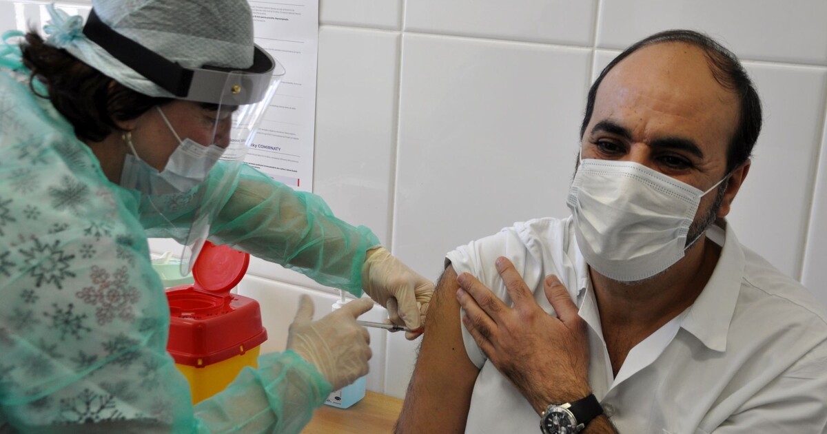 Ultimátní kombo proti covidu a chřipce: Studie naznačila nejúčinnější očkování