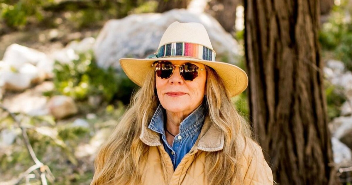 Američan zastřelil ženu, protože měla v obchodě vyvěšenou duhovou vlajku