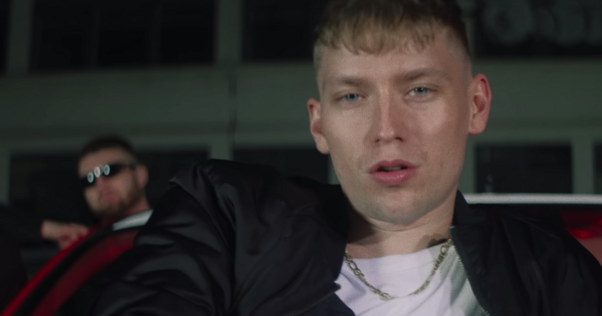 Tvůj raper dává beef, Maniak vidí jenom sóju. Budem legendy jak Ori ...