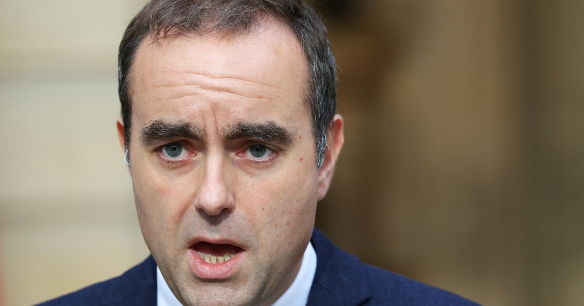 Francouzský premiér Lecornu odstupuje po měsíci ve funkci. Země se ocitla v patové situaci