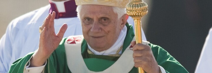 Bývalý papež Benedikt XVI. je velmi nemocný, informoval papež František