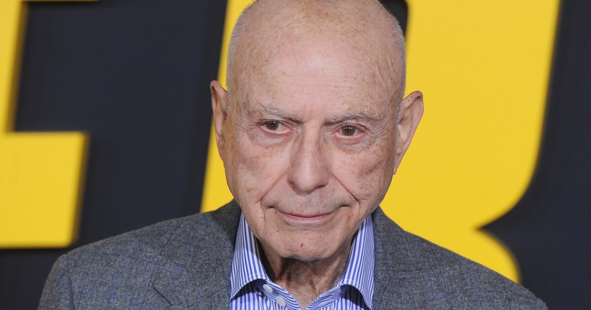 Oscarový herec Alan Arkin zemřel. Bylo mu 89 let