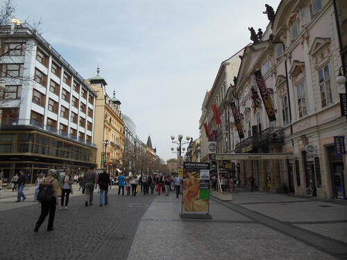 Tuhle ulici určitě znáš, i když v Praze nebydlíš. Jak se jmenuje?