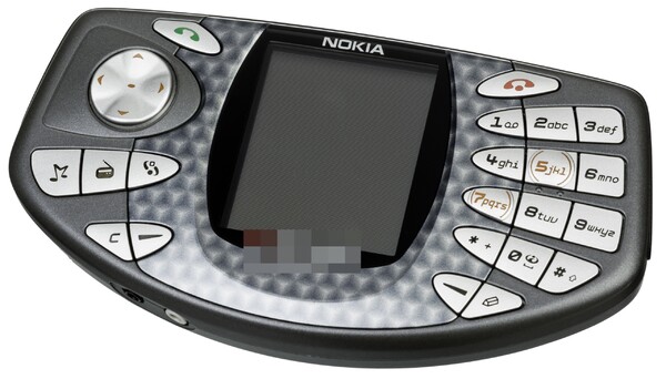 Aké označenie mal herný mobil od Nokie z roku 2003?