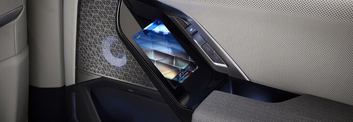 Zcela nové BMW řady 7 je tady. Nabízí kontroverzní masku, vnitřní kino a zprvu výhradně elektrický pohon