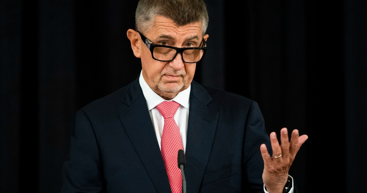 Ďábel nosí Pradu: Babiš uvedl pravou cenu luxusní bundy z demonstrace a schytal další výsměch