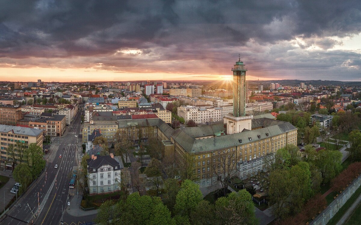 Do Ostravy sa dostaneš priamym spojom luxusným vlakom z metropoly východného Slovenska. 