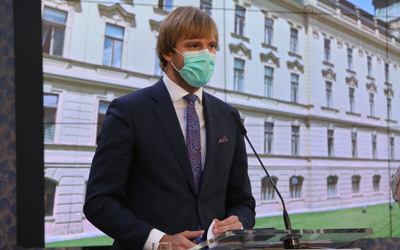 Od soboty se mění protiepidemická opatření. Změny se dotknou především cestování a nošení respirátorů.