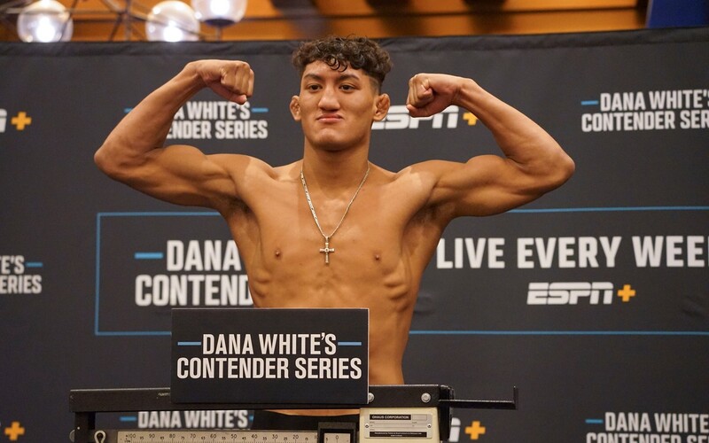 Do UFC se dostal nejmladší bojovník historie, je mu 17 let. „Nic takového jsem v životě neviděl,“ řekl šéf Dana White.