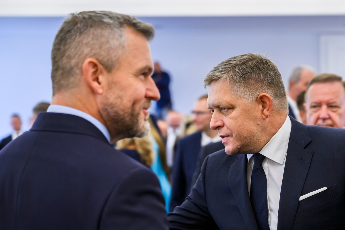 Na snímke sprava predseda Smeru-SD Robert Fico a predseda Hlasu-SD Peter Pellegrini.