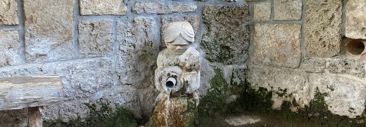 Navštívili sme slovenské prírodné termálne pramene. Na niektorých sme stretli rodiny s deťmi, niekde len nahých mužov