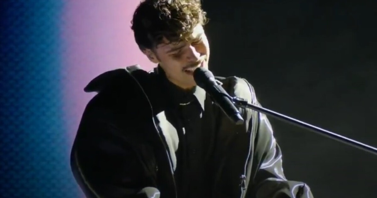 Má Česko poprvé šanci vyhrát Eurovizi? ADONXS představil akustickou verzi své písně, lidé ji zbožňují