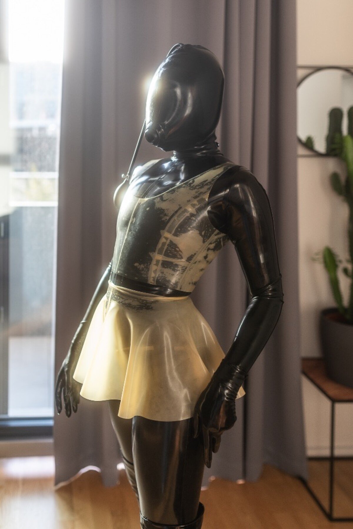 Natália sa živí ako latexová modelka.