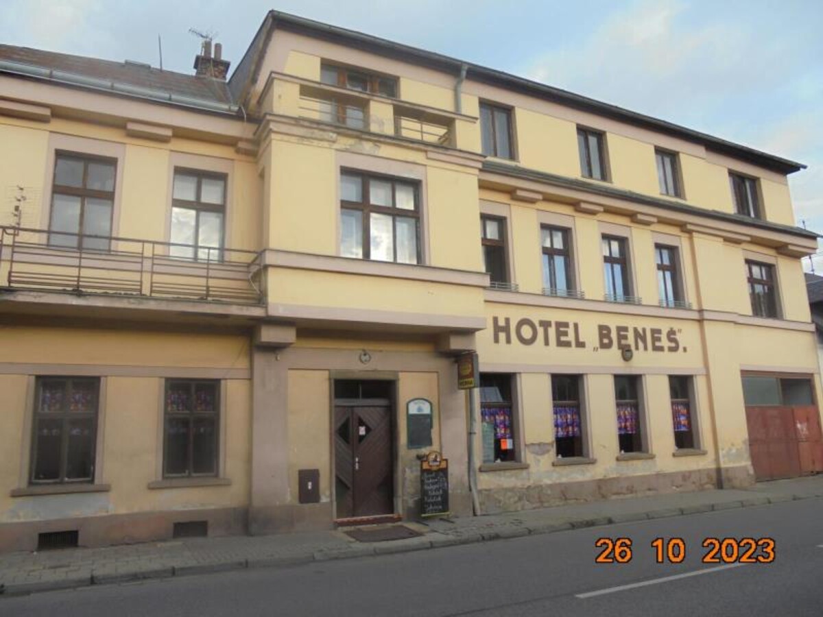Uzavřený hotel Beneš v Úpici na Trutnovsku.