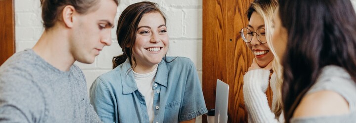 11 digitálních kurzů zdarma: Ovládni díky Harvardu nebo Googlu marketing či programování. Našli jsme i kurz, který ti zaplatí
