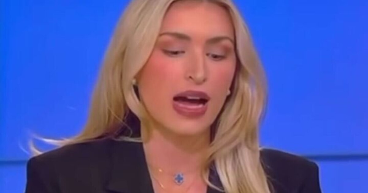 VIDEO: Komentátorka Fox News zkolabovala během živého vstupu. Na pomoc přiběhli členové štábu