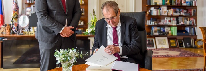 Prezident Zeman podepsal vstup Finska a Švédska do NATO