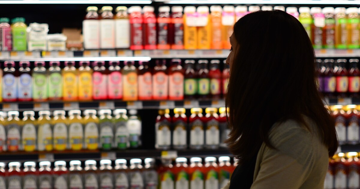 V Rusku žádají svobodu pro umělkyni, která šířila informace o armádě pomocí cenovek