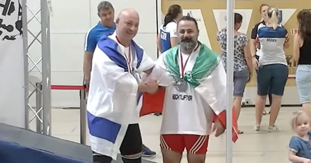 Íránský vzpěrač podal ruku Izraelci. Má za to doživotní zákaz soutěžit
