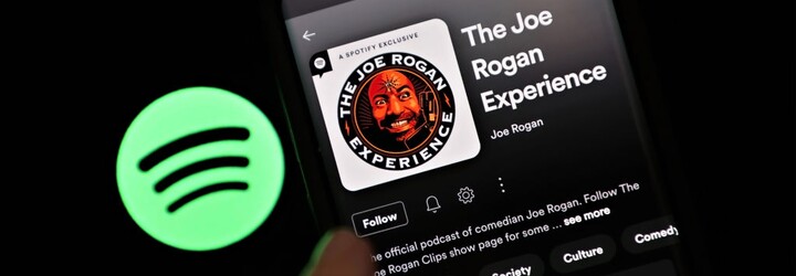 Joe Rogan: fajčil trávu s Elonom Muskom, Wesley Snipes ho vyzval na zápas a Sharon Stone ho označila za nebezpečného