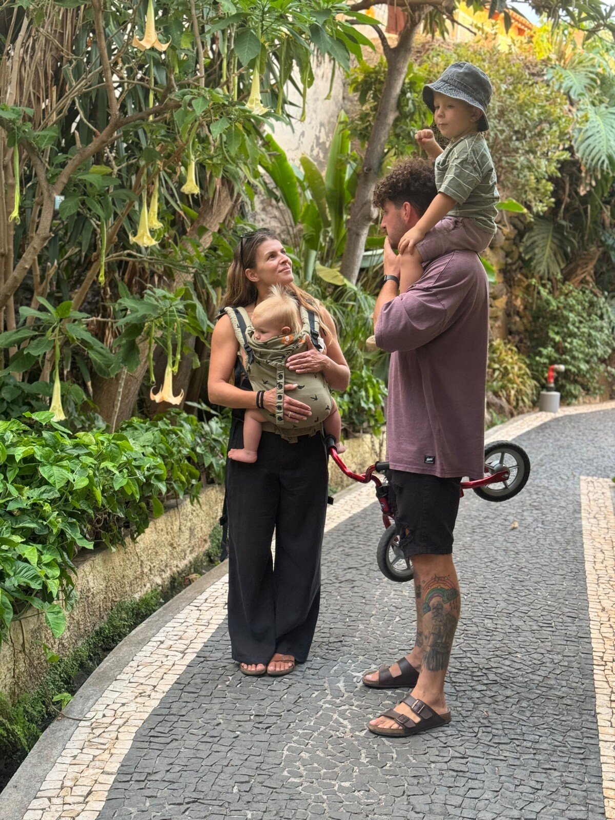 Rarach s rodinkou nám ukazovali zákutia dedinky Jardim do Mar.