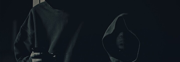 Kanye West spojil reklamu na svoju novú mikinu s videoklipom k skladbe Heaven and Hell. Temná atmosféra ťa pohltí