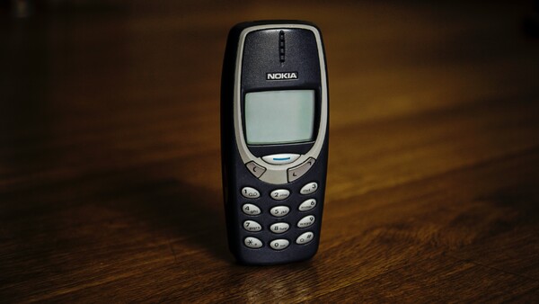 Nemôžeme začať nikde inde ako pri tomto kúsku. Aké číselné označenie má táto takmer nerozbitná Nokia?