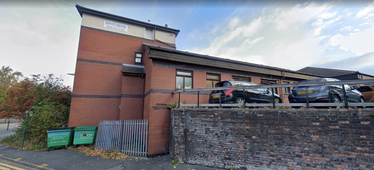 Zdravotné stredisko, kde sídlila ordinácia Harolda Shipmana.