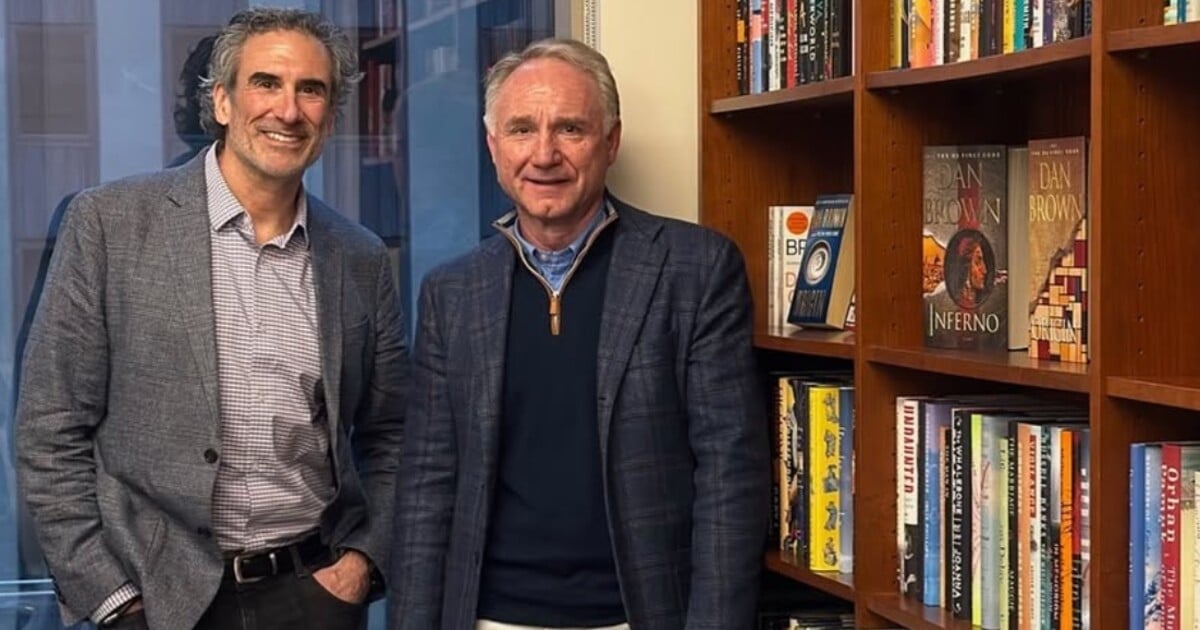 Praha šílí po novém Danu Brownovi. Na Staroměstském náměstí lidé čekali celou noc